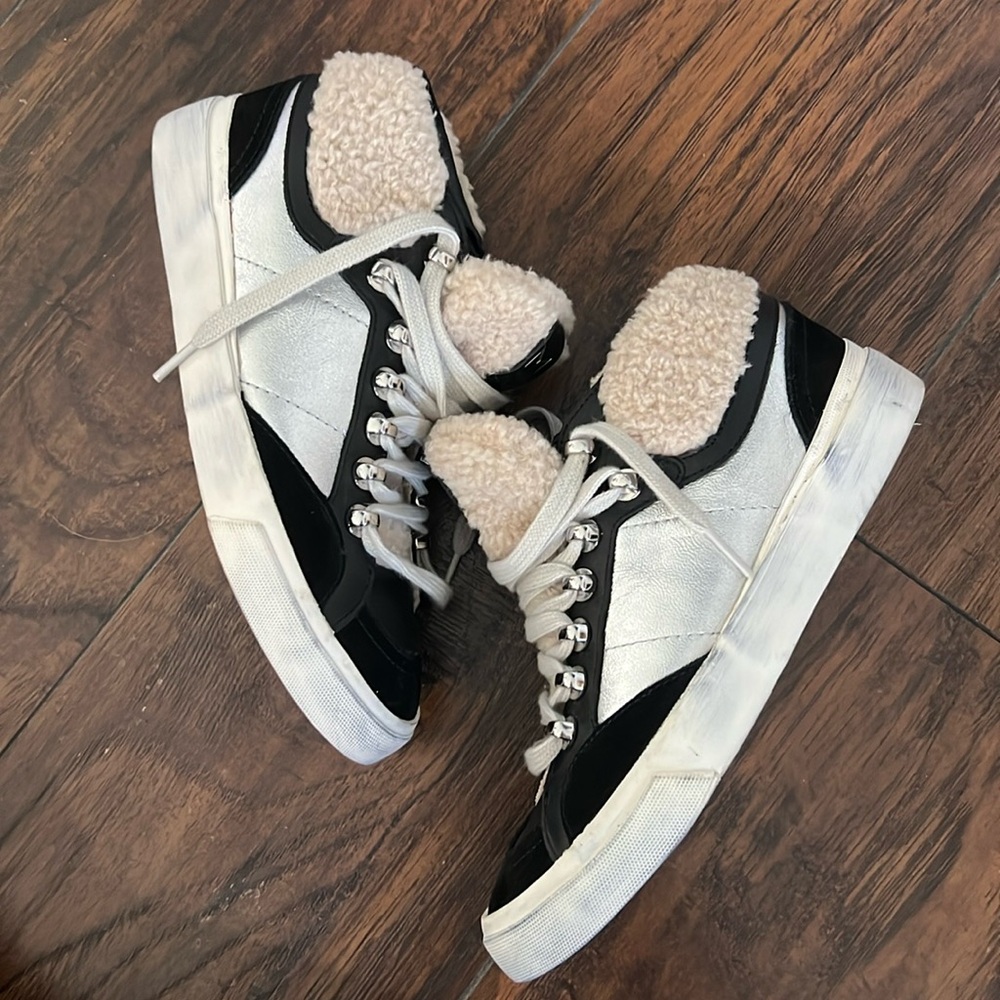 NEW MARC sneakers size 6! Bought for daughter and they are too small.
